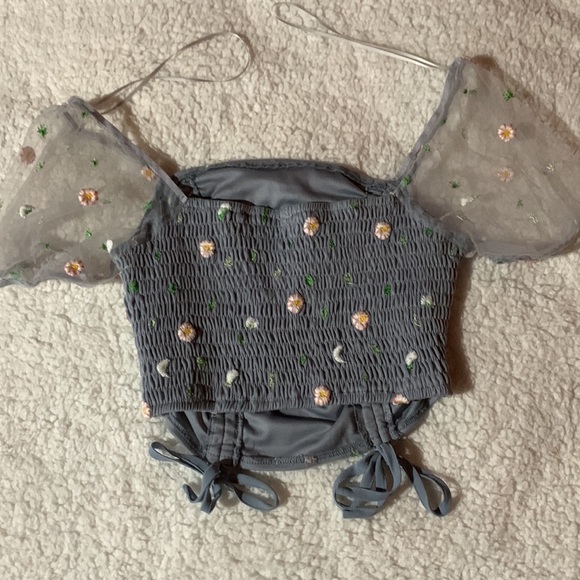 mesh crop top with puff sleeves - Picture 2 of 3